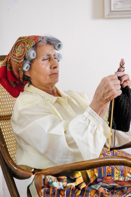 Kinky granny Miss Pinay masturbates while waiting for her hair to curl